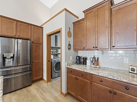 5th image of 605 Danielle Ct