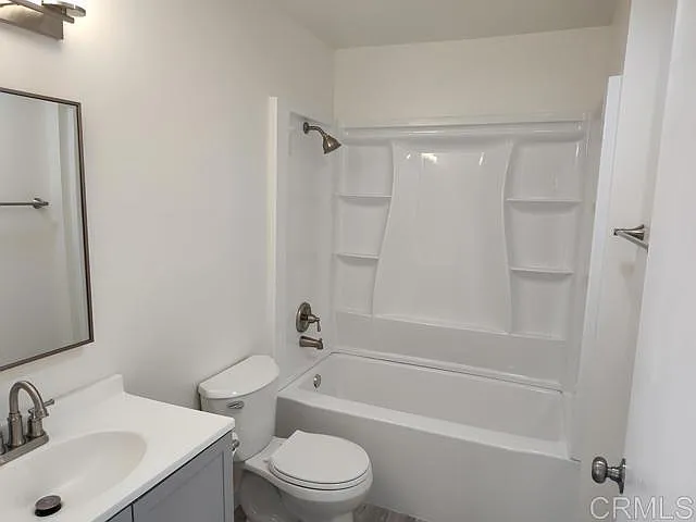 532 Anita St #112 — Photo 2