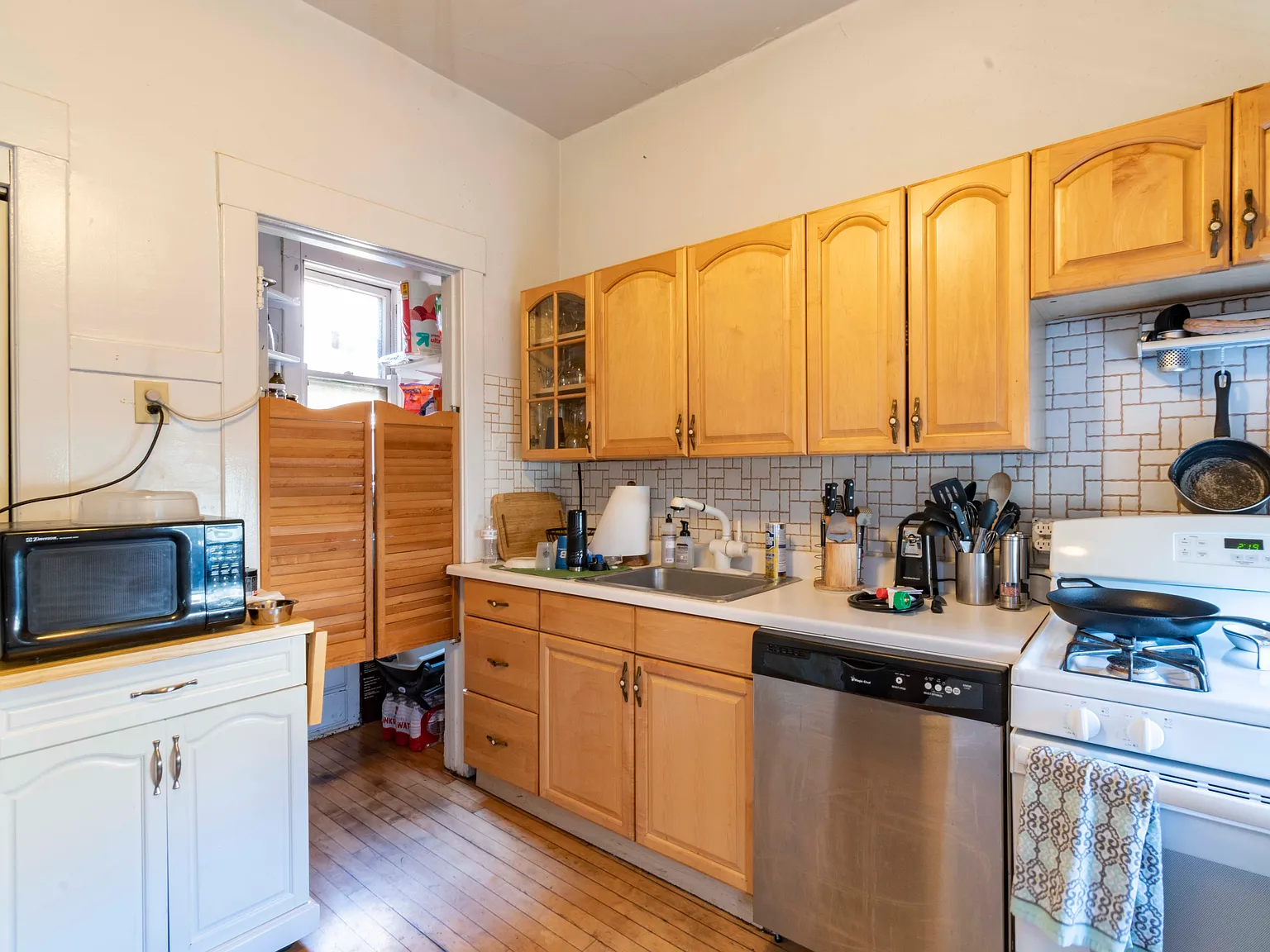 2 bed, 1300 sqft, $2,600 — Photo 2