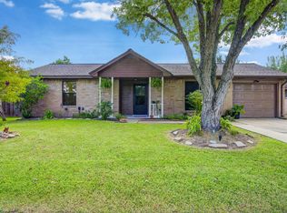 614 Dixie Dr, League City, TX 77573