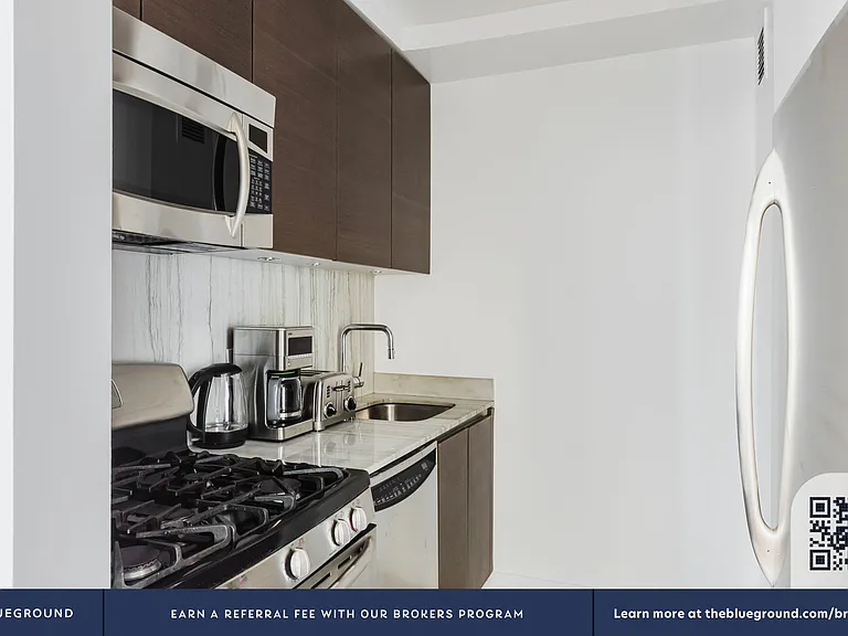 235 W 48th St #29M — Photo 9