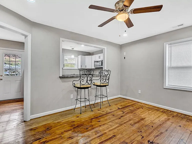 1423 Varnell Ave NE — Photo 7