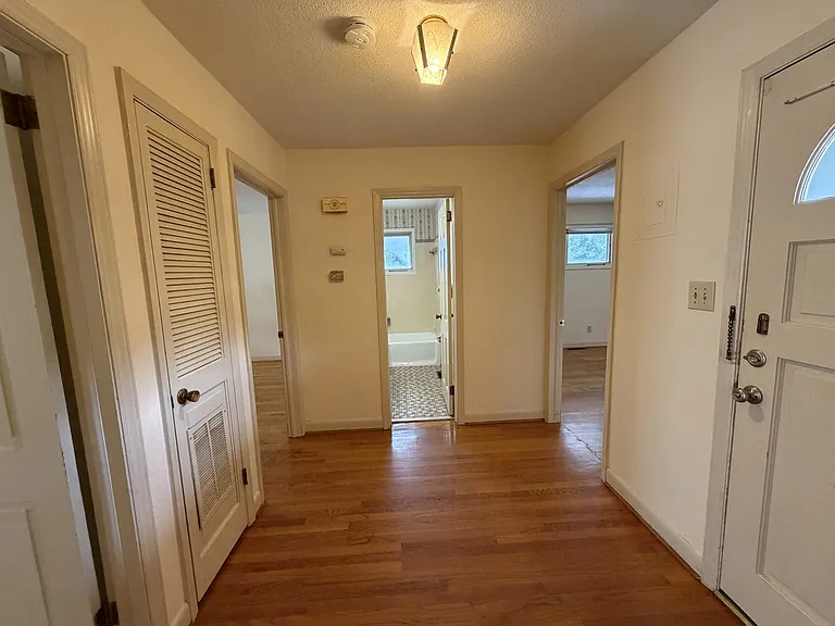 649B E Broad St — Photo 8