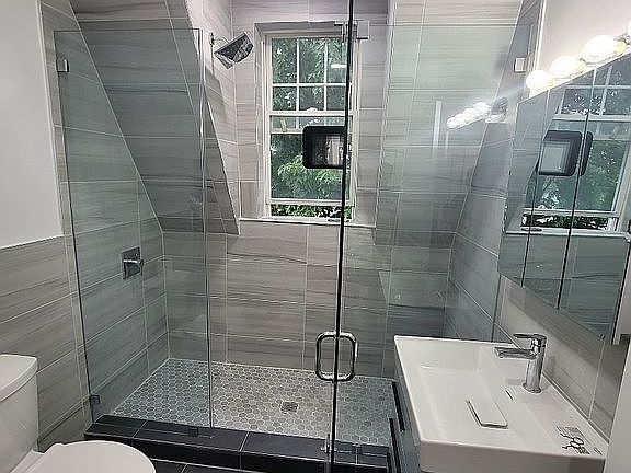 2nd image of 2159 Linwood Ave #1