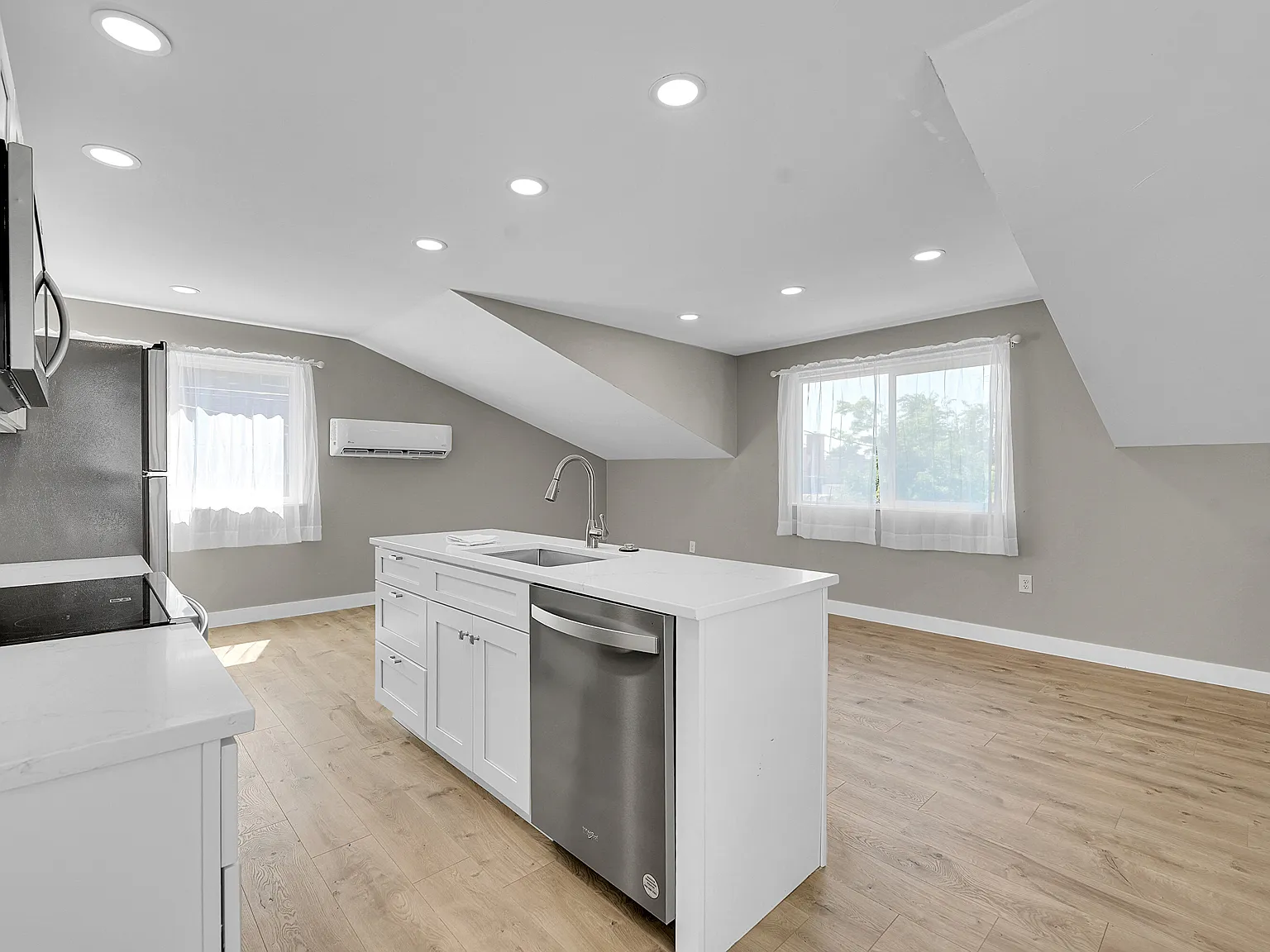 1 bed, 656 sqft, $2,200 — Photo 4