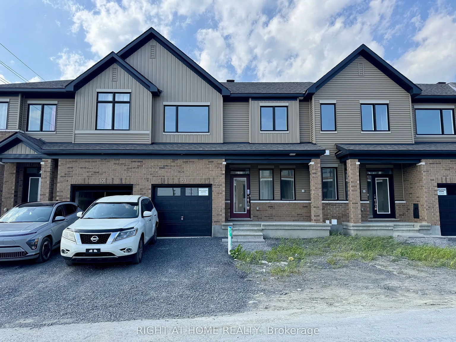 4 bed, $2,900 — Photo 1