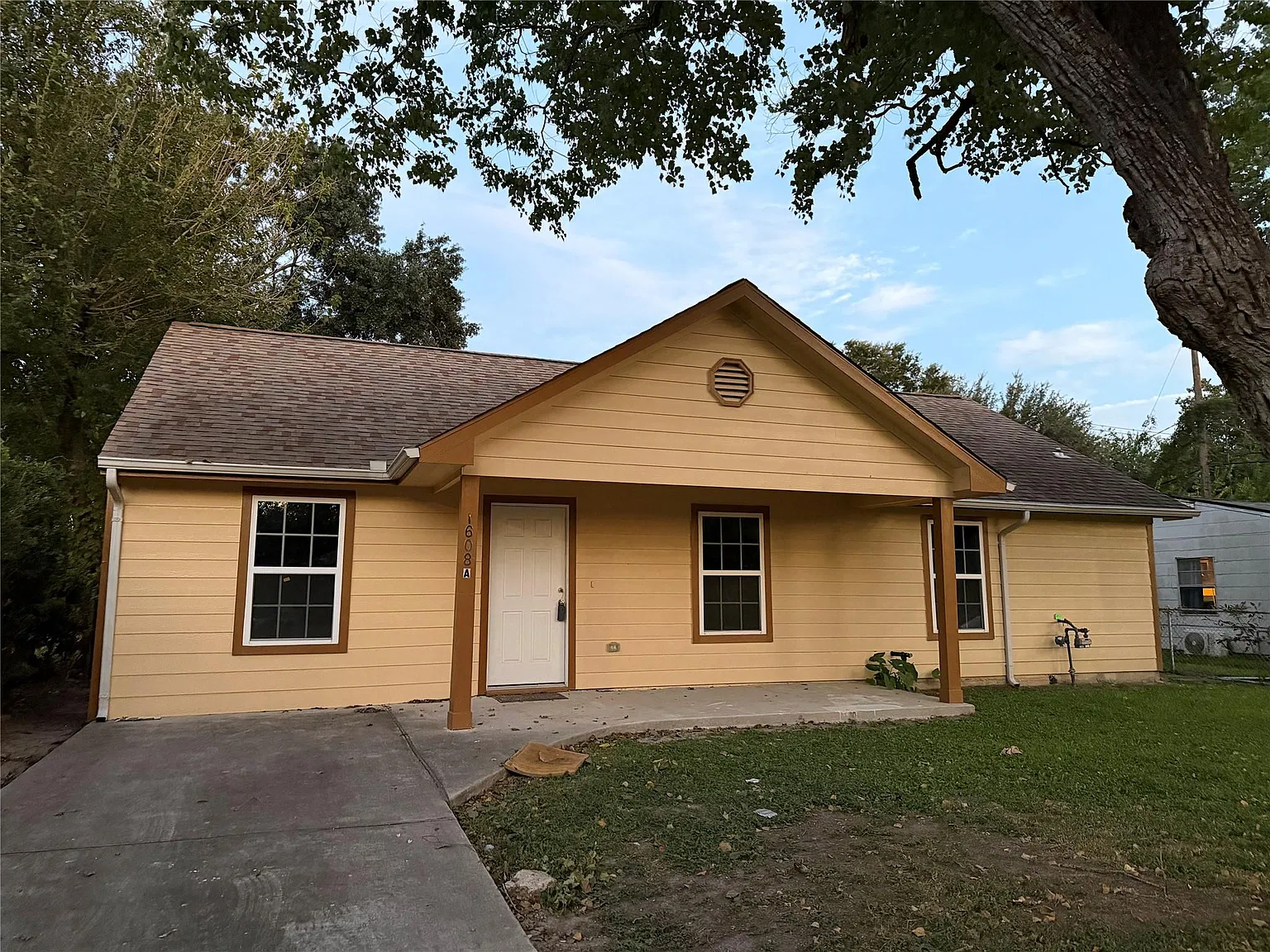 3 bed, 2.0 bath, 1347 sqft, $1,850 — Photo 1
