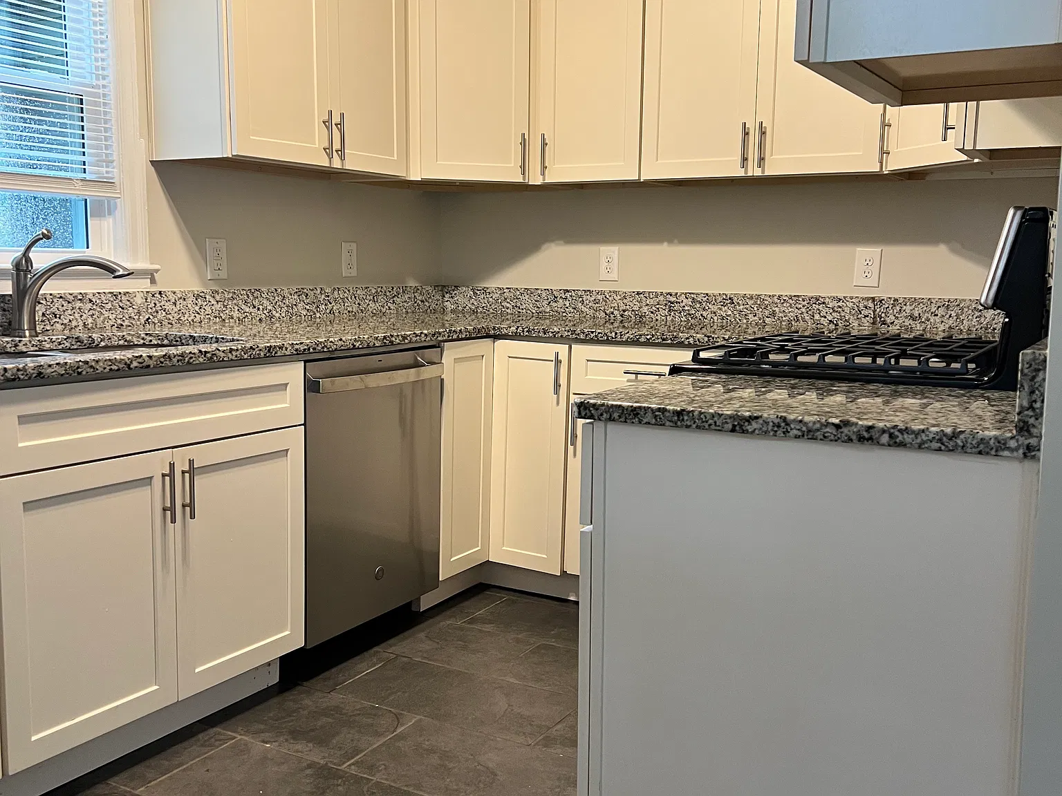 2 bed, 1100 sqft, $2,200 — Photo 3