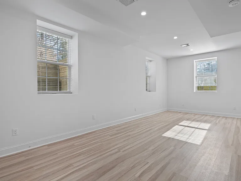 490 Montauk Hwy — Photo 39