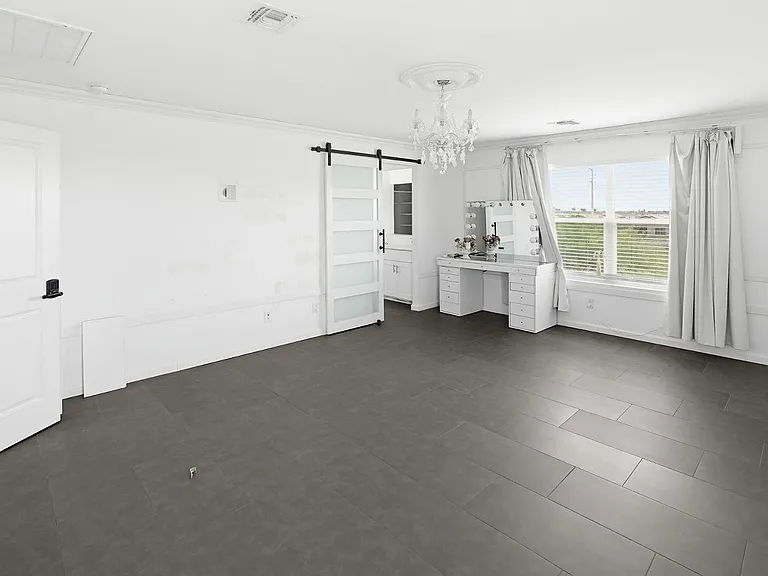 6815 W Encinas Ln — Photo 5