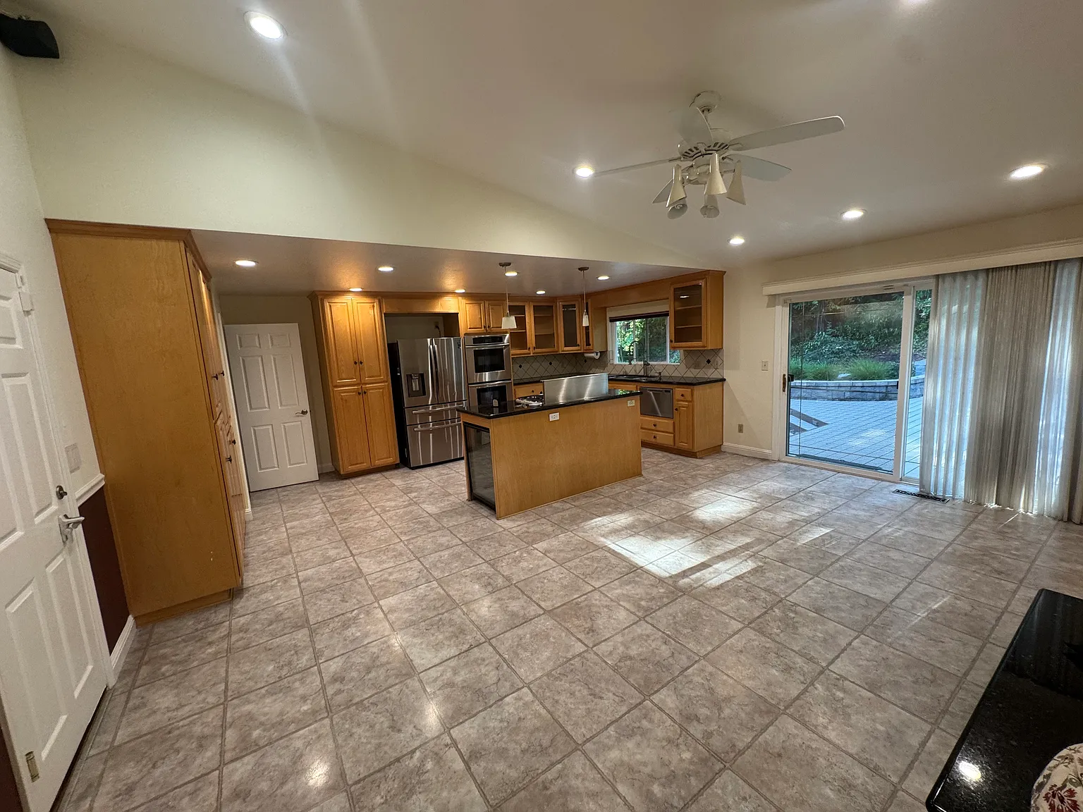 4 bed, 2103 sqft, $4,700 — Photo 2