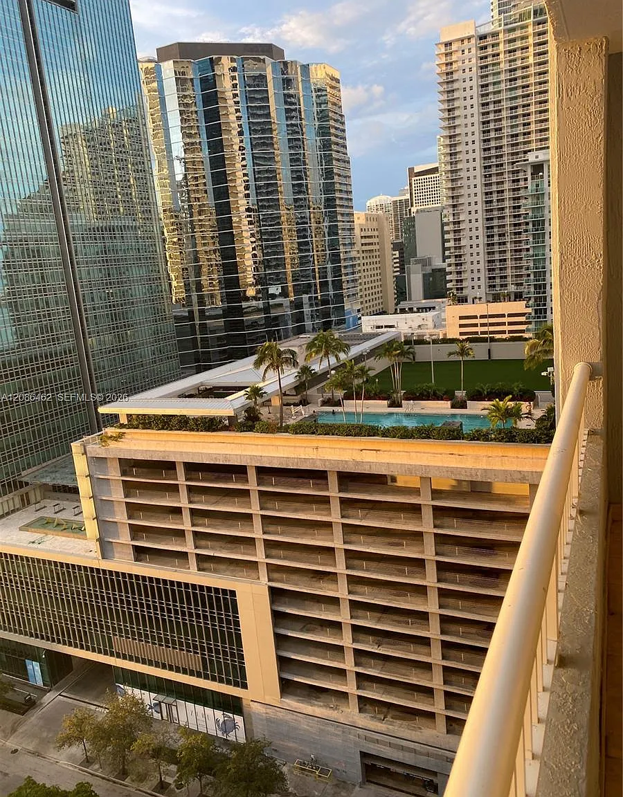 1 bed, 1.0 bath, 820 sqft, $2,700 — Photo 2