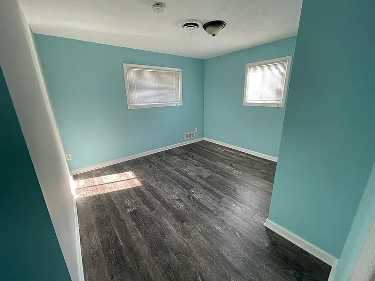 700 Montrose Ave — Photo 8