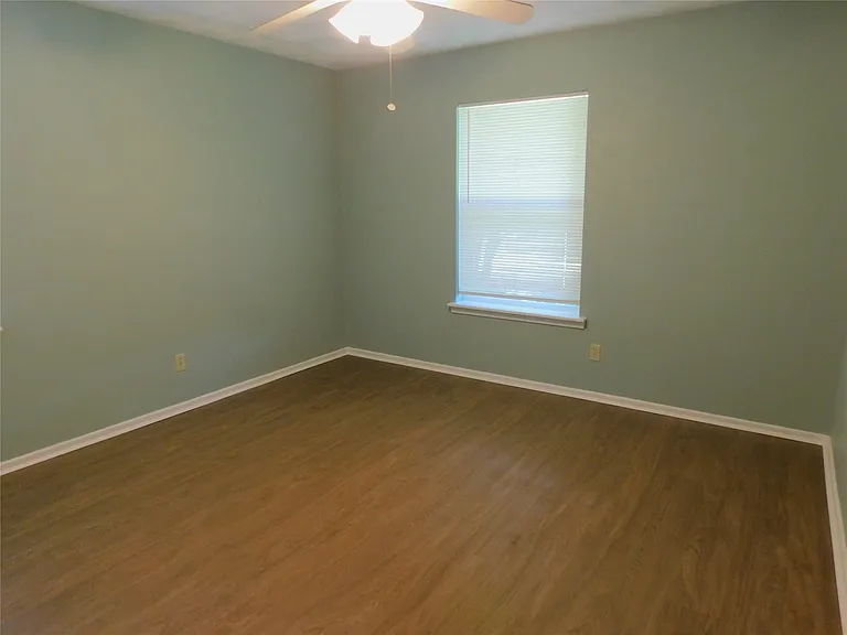2445 Eastbrook Dr — Photo 15