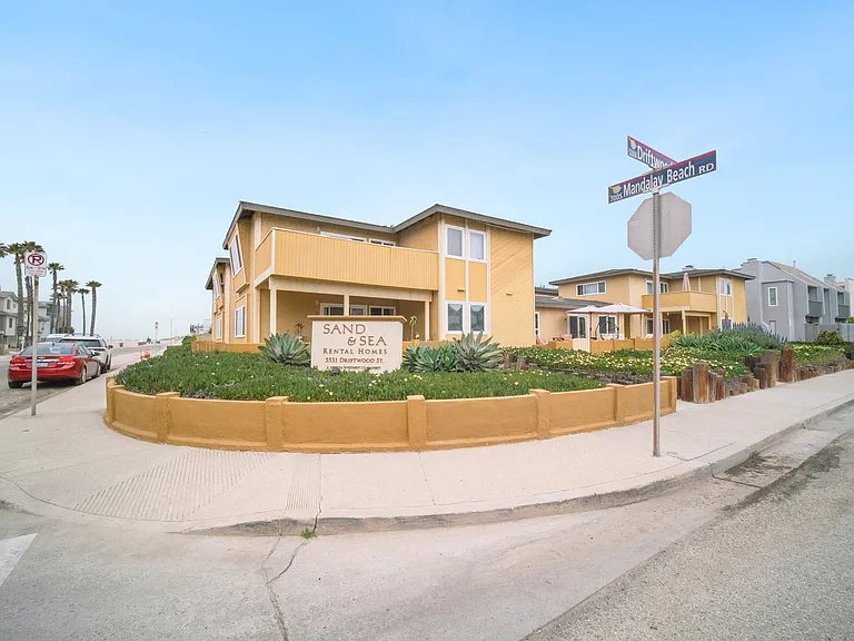 Sand and Sea Apartments — Photo 14