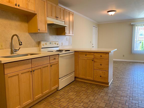 Nice bright open floor plan.