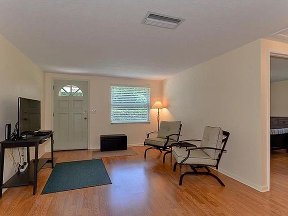 3rd image of 205 Orange Dr