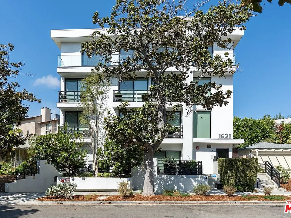 1621 Malcolm Ave #401
