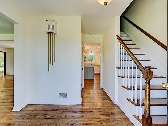 3rd image of 110 Hill Top Ln