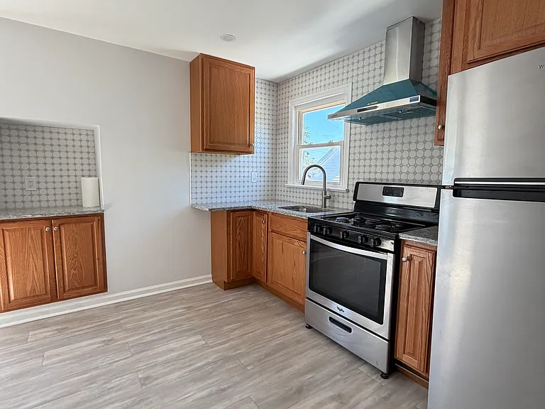 69 La Salle Ave #2 — Photo 2