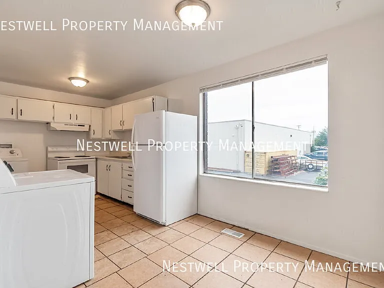1881 W Lake Park Dr #4 — Photo 4