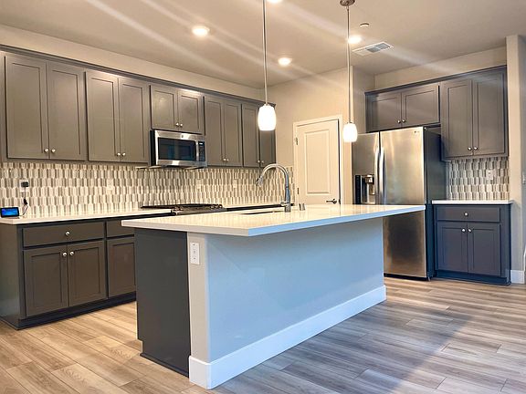 3rd image of 3814 Ponderosa Pine Ln