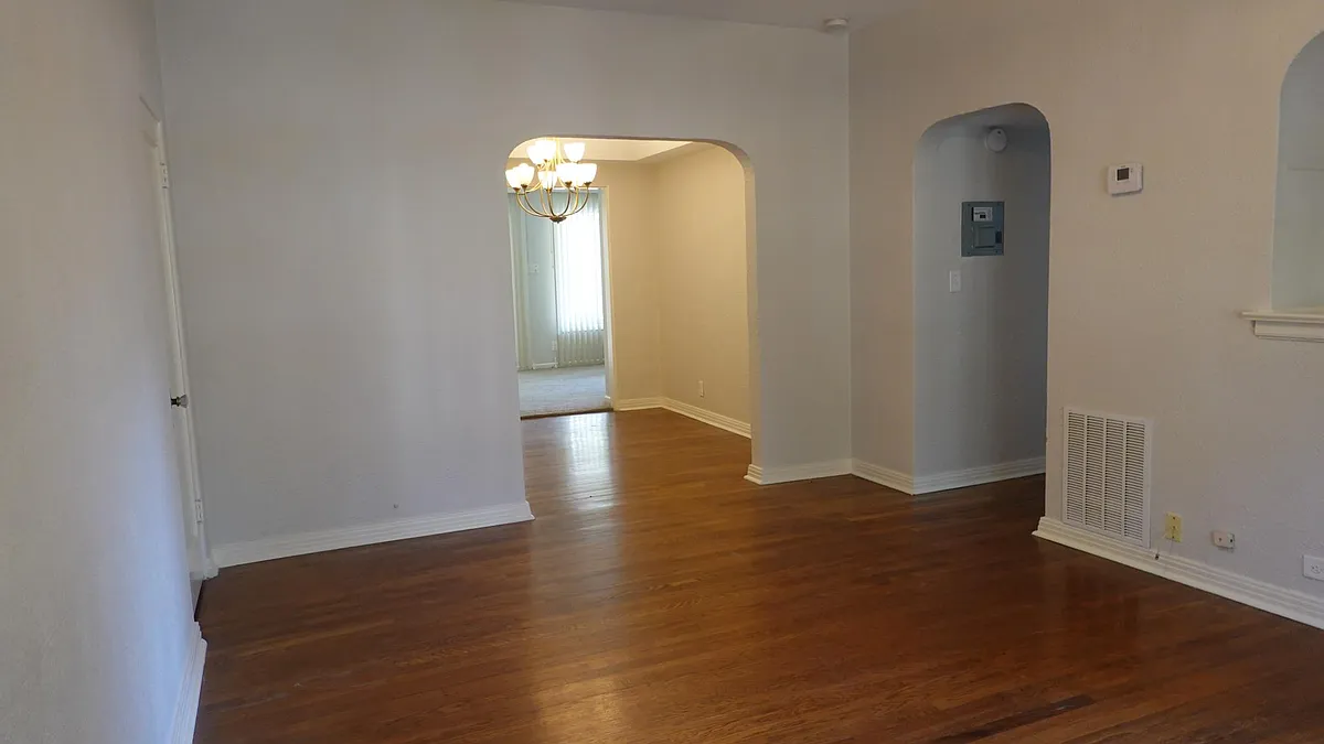 Building Photo - 254 E Rosewood Ave #2