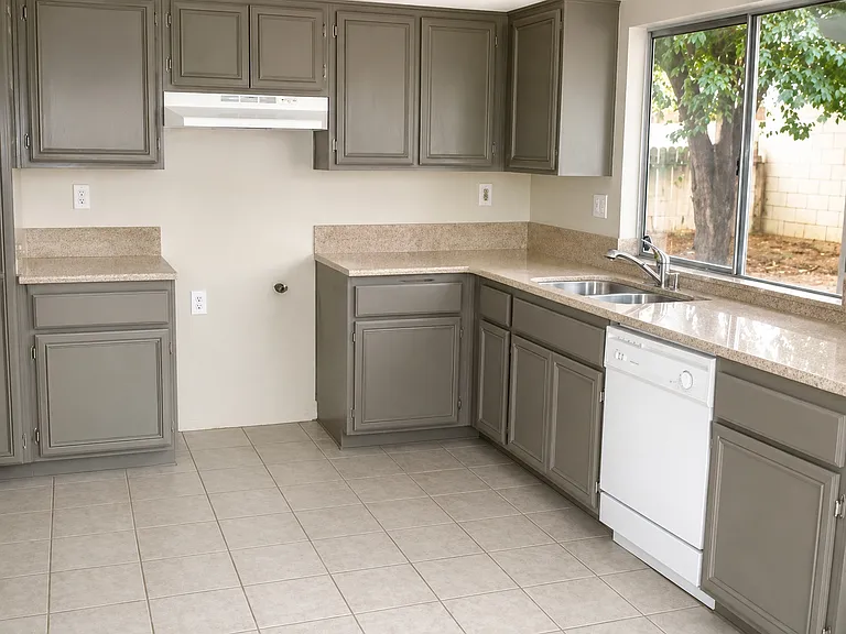 1000 Dolphin Dr — Photo 3