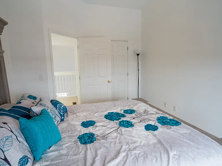 Bedroom 1 (Bed/Dresser included)