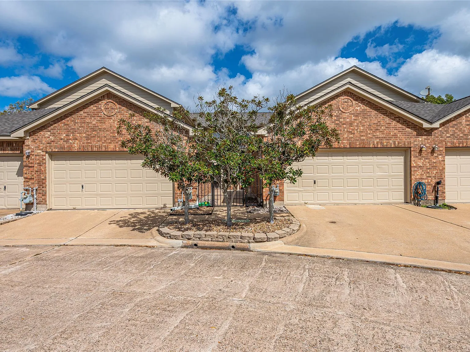 2 bed, 2.5 bath, 1672 sqft, $2,100 — Photo 3