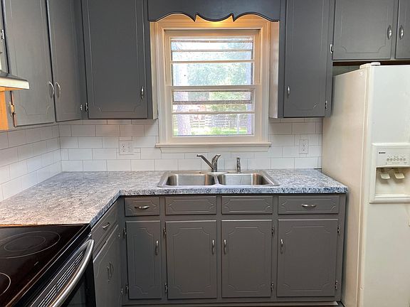 4th image of 2805 Langston Dr
