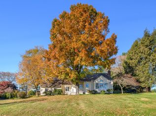 10 Valley View Rd, Newtown, CT 06470