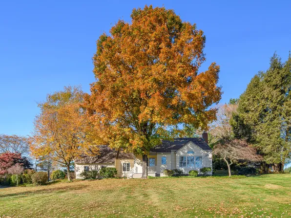 10 Valley View Road, Newtown, CT 06470