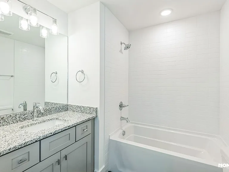 550 Markham St #10 — Photo 22