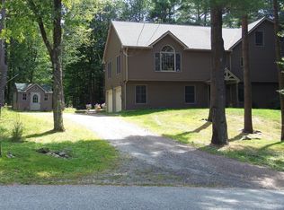 38 Lakeside Dr, Tolland, MA 01034