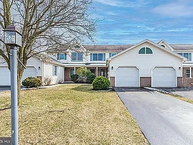 27 Lenox Ct — Photo 2