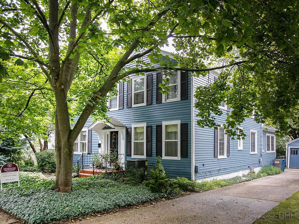 212 pine st-102