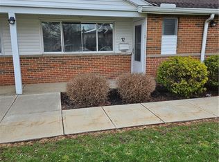 25600 Country Club Blvd Unit 12, North Olmsted, OH 44070