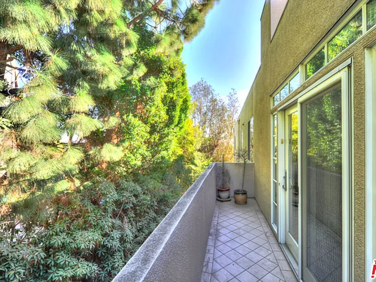 2222 N Beachwood Dr #302 — Photo 10