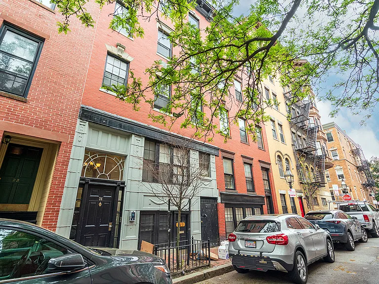 24 Phillips St #6 — Photo 3