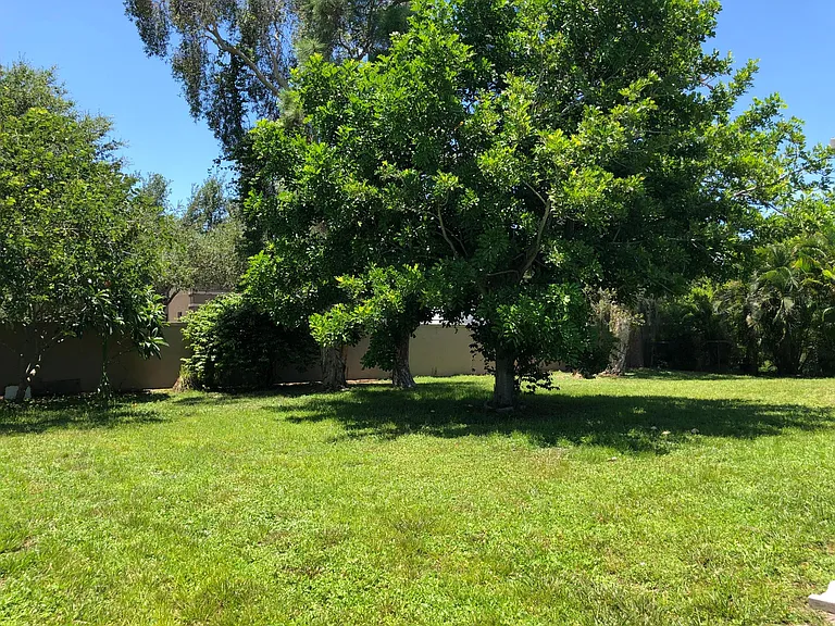 638 NE 15th Ct — Photo 14
