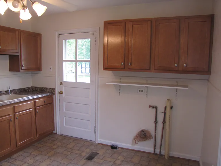 1120 Stratford Rd — Photo 8