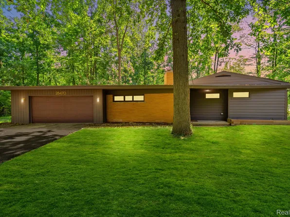 28470 Shadylane Dr, Farmington Hills, MI 48336