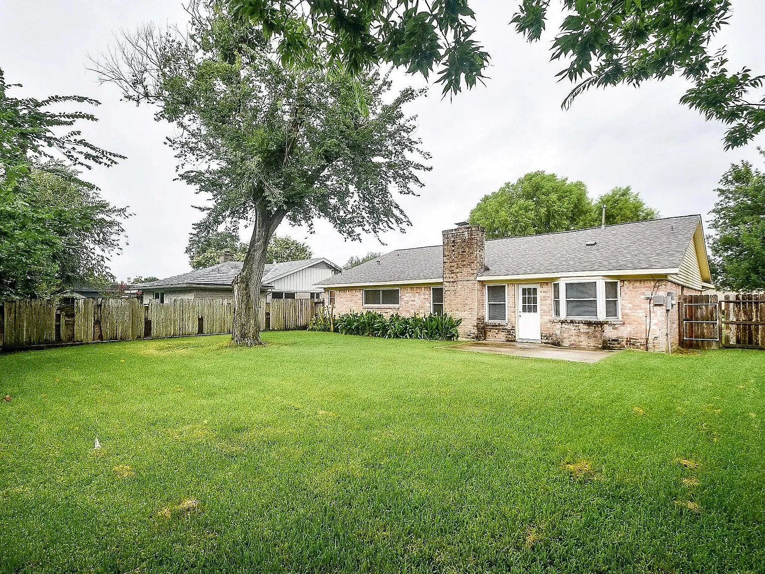 3 bed, 2.0 bath, 1692 sqft, $1,975 — Photo 3