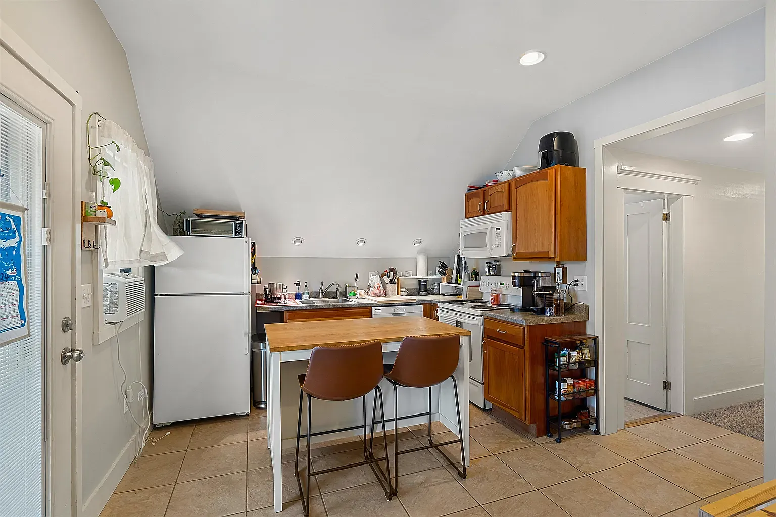 2 bed, 900 sqft, $2,500 — Photo 2