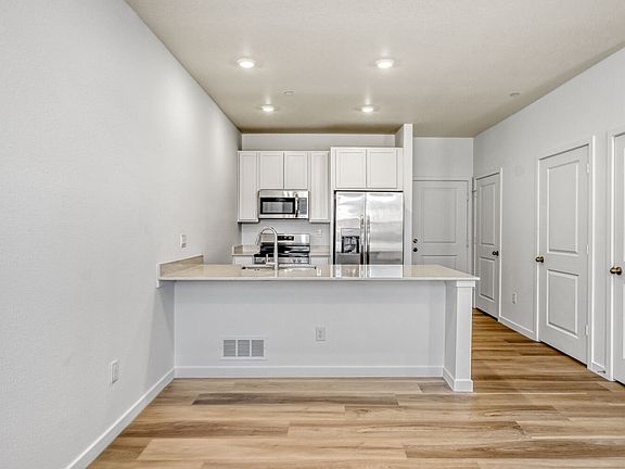 7638 S Cherokee Circle W Kitchen