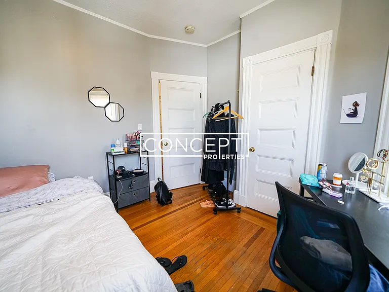122 Calumet St — Photo 18