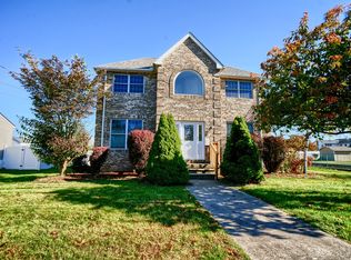 1000 Willow St, Peckville, PA 18452