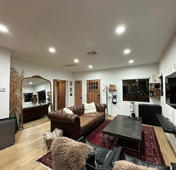 5125 Rockland Ave — Photo 3