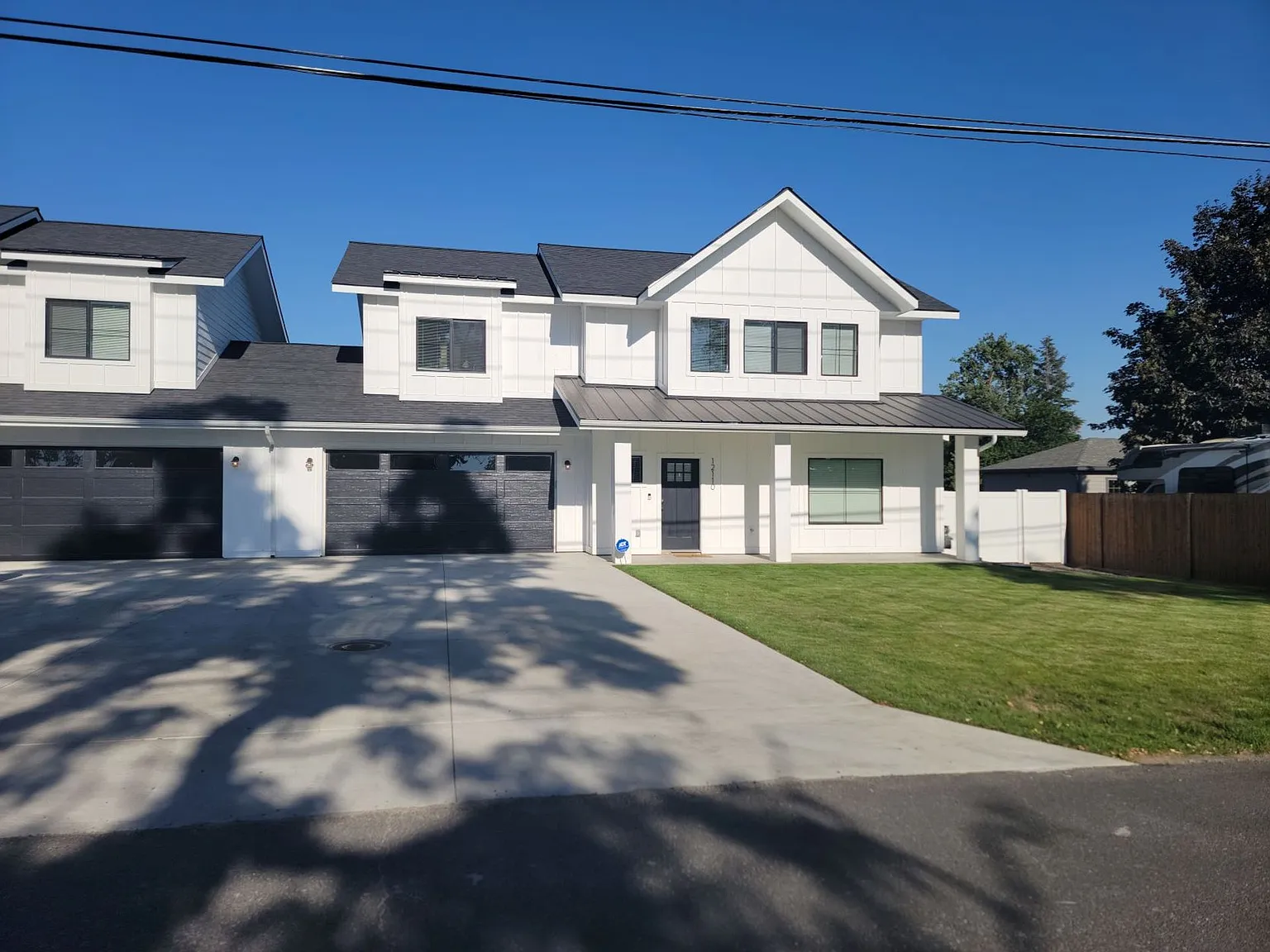 4 Bed 3 Bath Modern Farmhouse Style Duplex in Mead with over 1850 Sq. Ft. on Huge Lot. — Photo 2